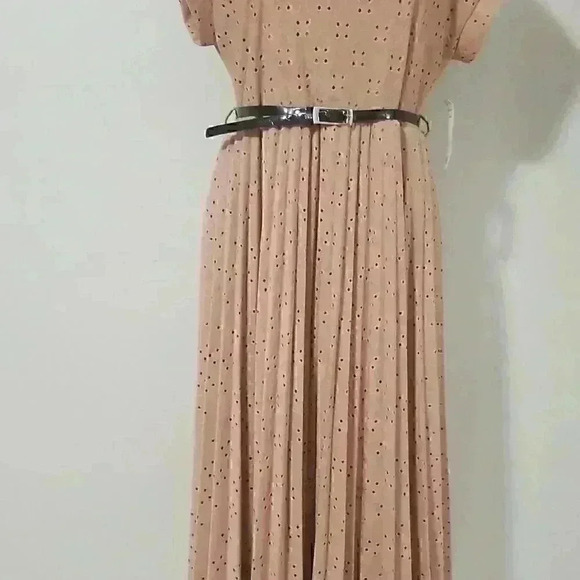 Elizabeth & Nicole Pleated Dress - Picture 2 of 9